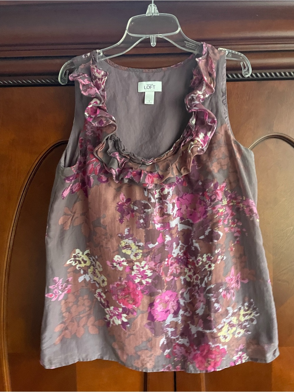 Loft sleeveless blouse